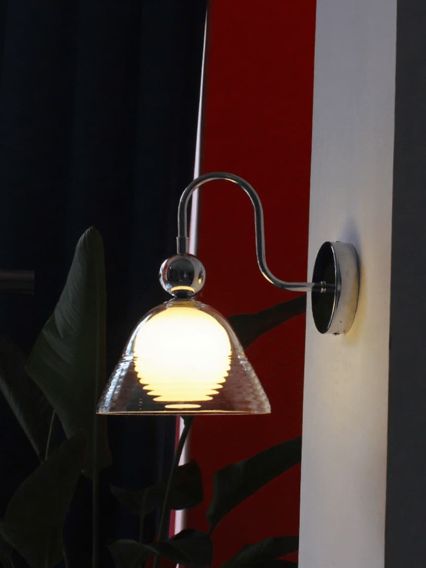 Sunset Wandleuchte – Gebogene Bauhaus-Lampe mit geripptem Glasschirm - AFTERGLOW L2 | Souliia