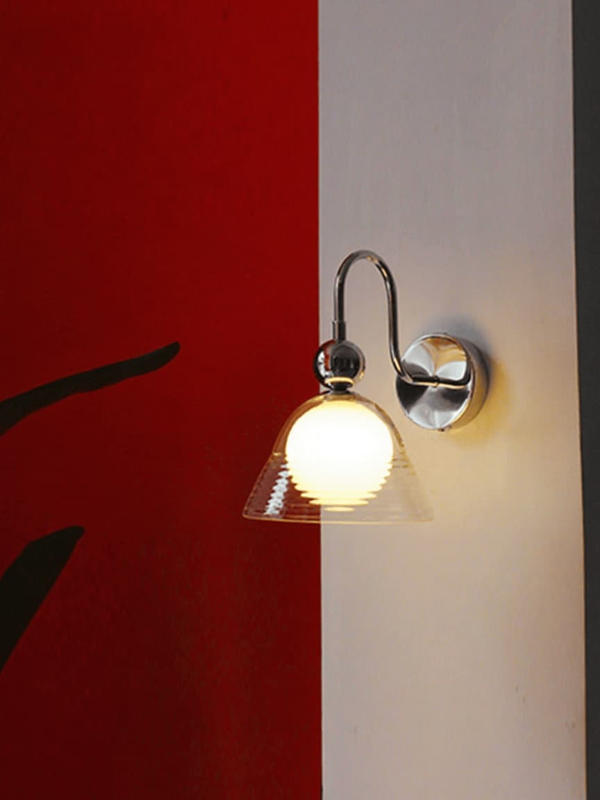 Sunset Wandleuchte – Gebogene Bauhaus-Lampe mit geripptem Glasschirm - AFTERGLOW L2 | Souliia