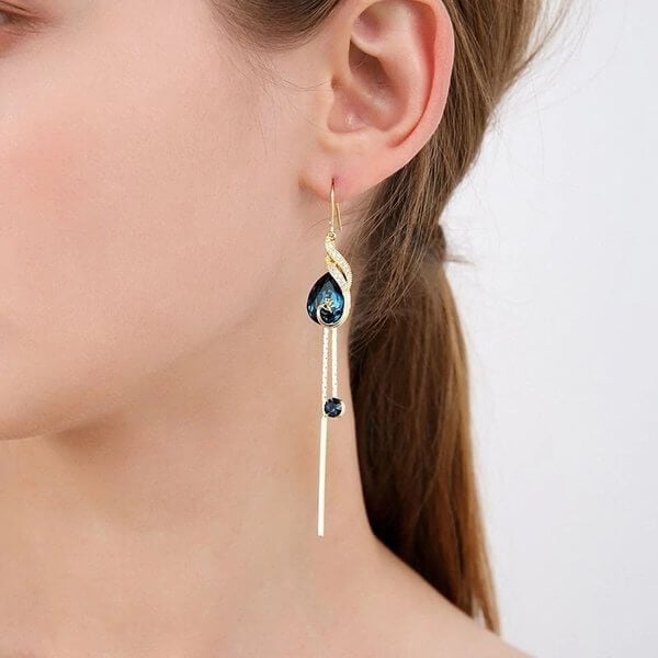 Shimmering Feather – Adds Regal Elegance to Any Outfit - Souliia