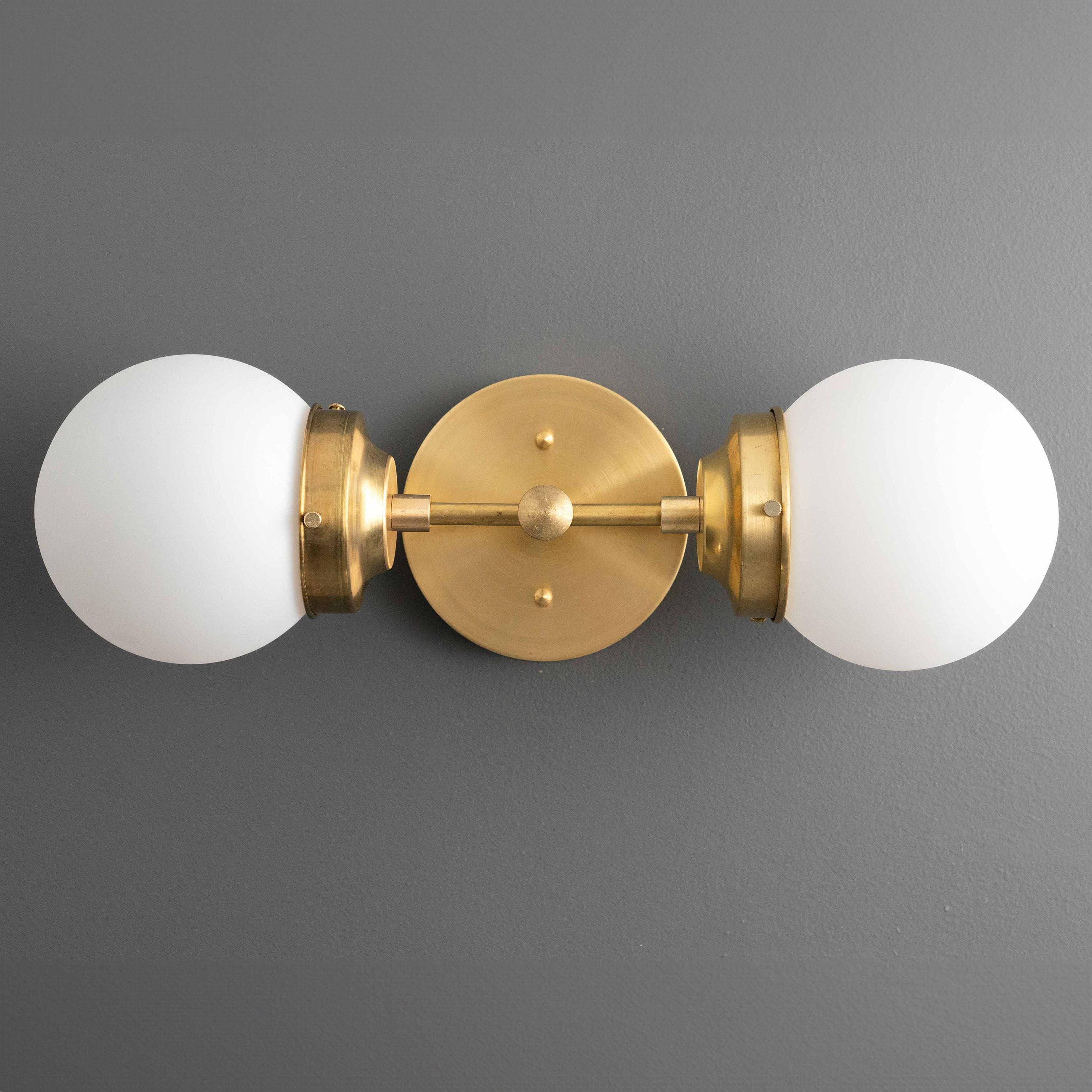 Lumio Globe moderne geometrische Wandleuchte – elegante Art-Deco-Waschtischleuchte für Gäste-WC oder Flur | Souliia