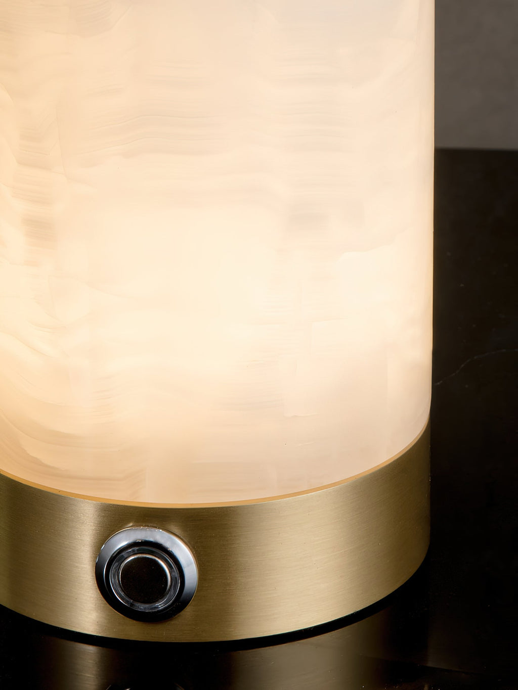 Totem Alabaster Table Lamp (built-in battery) | Souliia