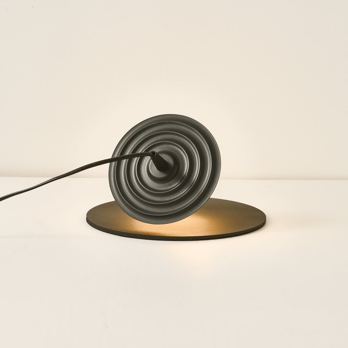 Moderne klassisk pladespiller-bordlampe M31 | Souliia