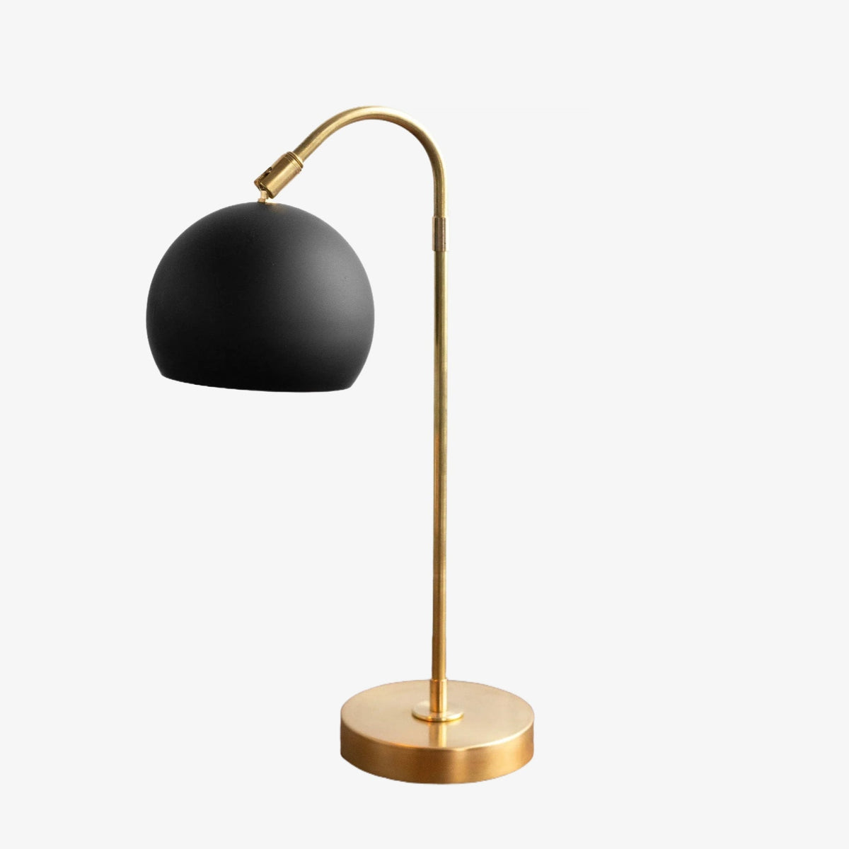 Ornato Luxe moderne dekorativ bordlampe – stilfuld belysning til hjemmet | Souliia