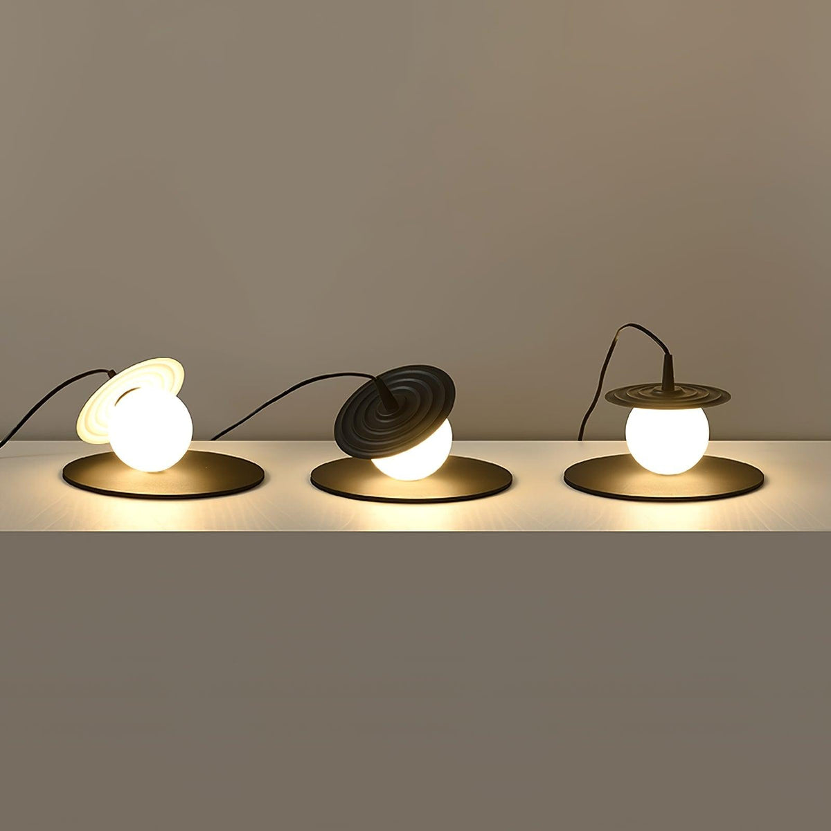 Moderne klassisk pladespiller-bordlampe M31 | Souliia