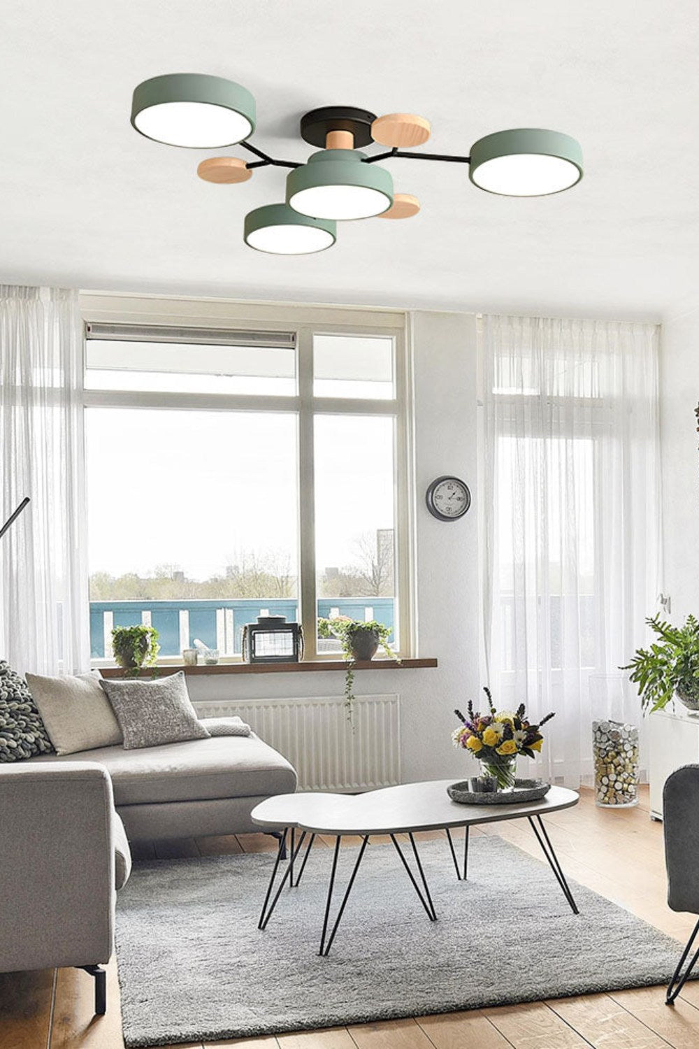 Loftlampe med flere hoveder, skiver og grene i Morandi-farver | Souliia
