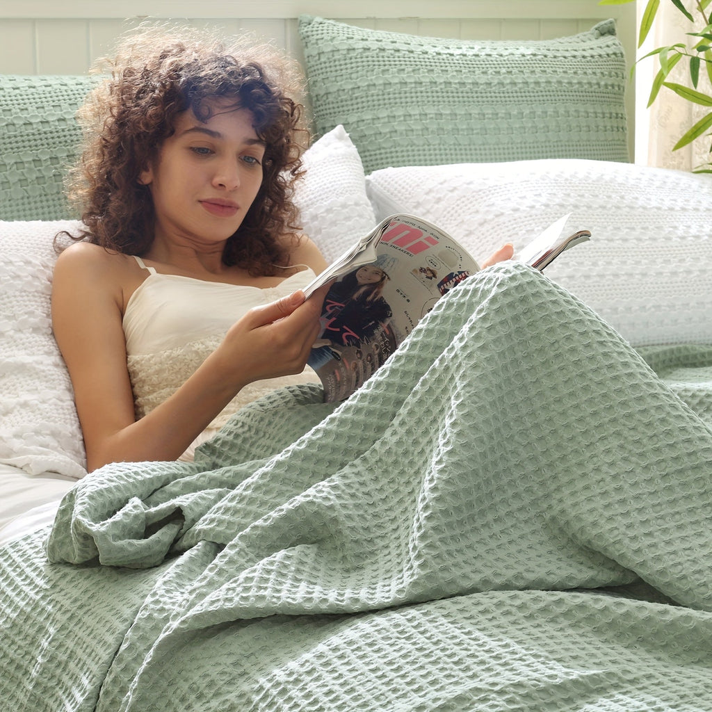 Cloudweave Cozy Waffle Throw Blanket — Lightweight, Durable Everyday Weave