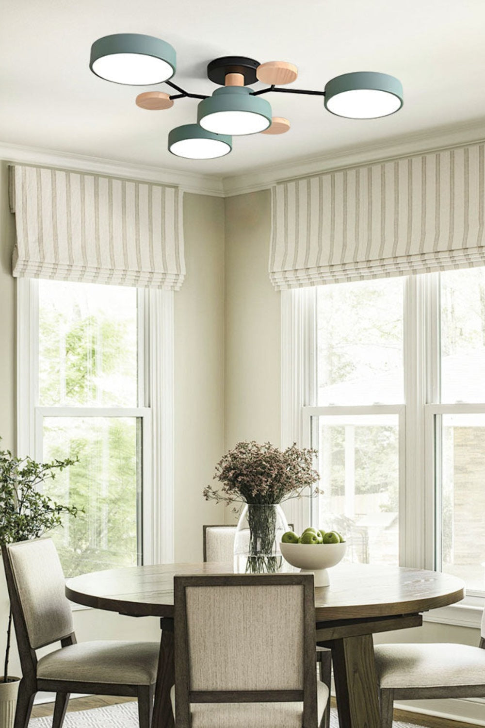 Loftlampe med flere hoveder, skiver og grene i Morandi-farver | Souliia