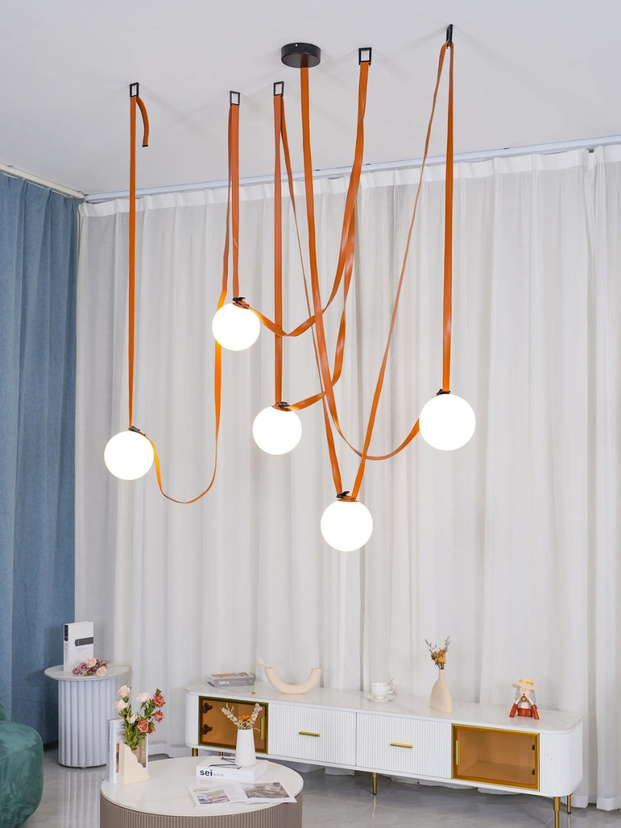 Lampada a sospensione modulare con design scultoreo a forma di cintura | Souliia