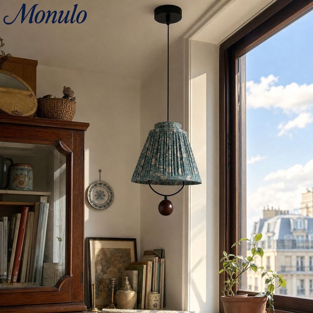 Solmire Stoff-Pendelleuchte - Blumenplissierter Schirm mit Holz- und Eisenakzenten für Esszimmer und Kücheninsel | Souliia