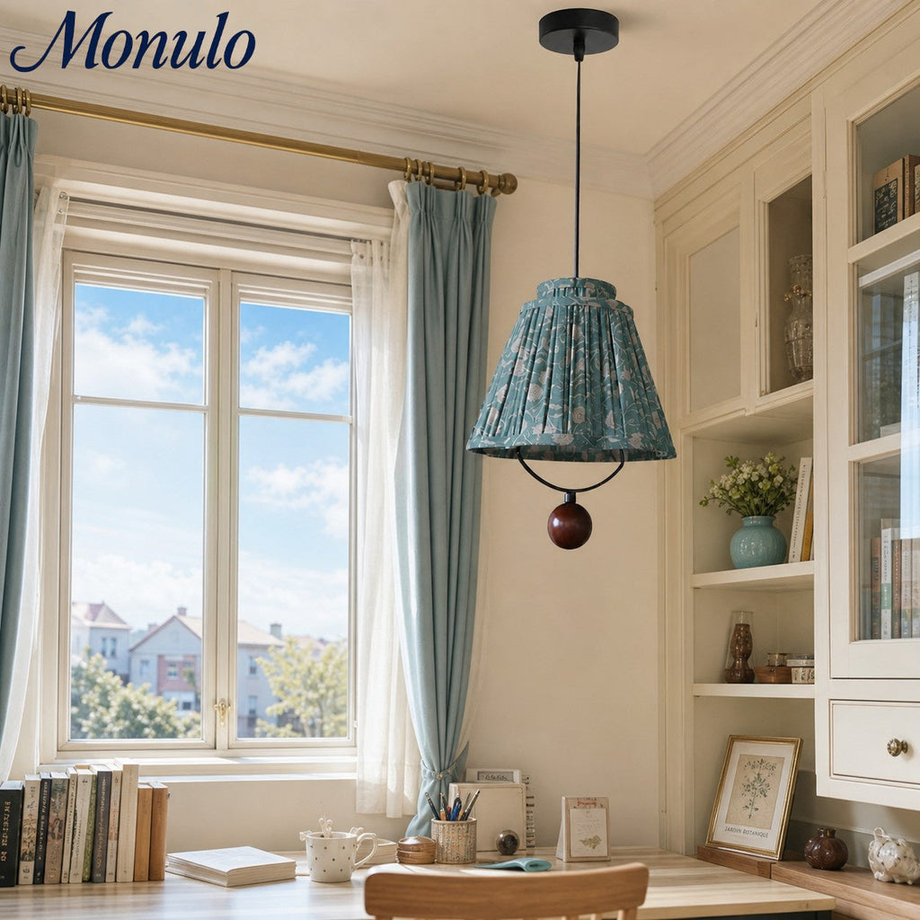 Solmire Stoff-Pendelleuchte - Blumenplissierter Schirm mit Holz- und Eisenakzenten für Esszimmer und Kücheninsel | Souliia