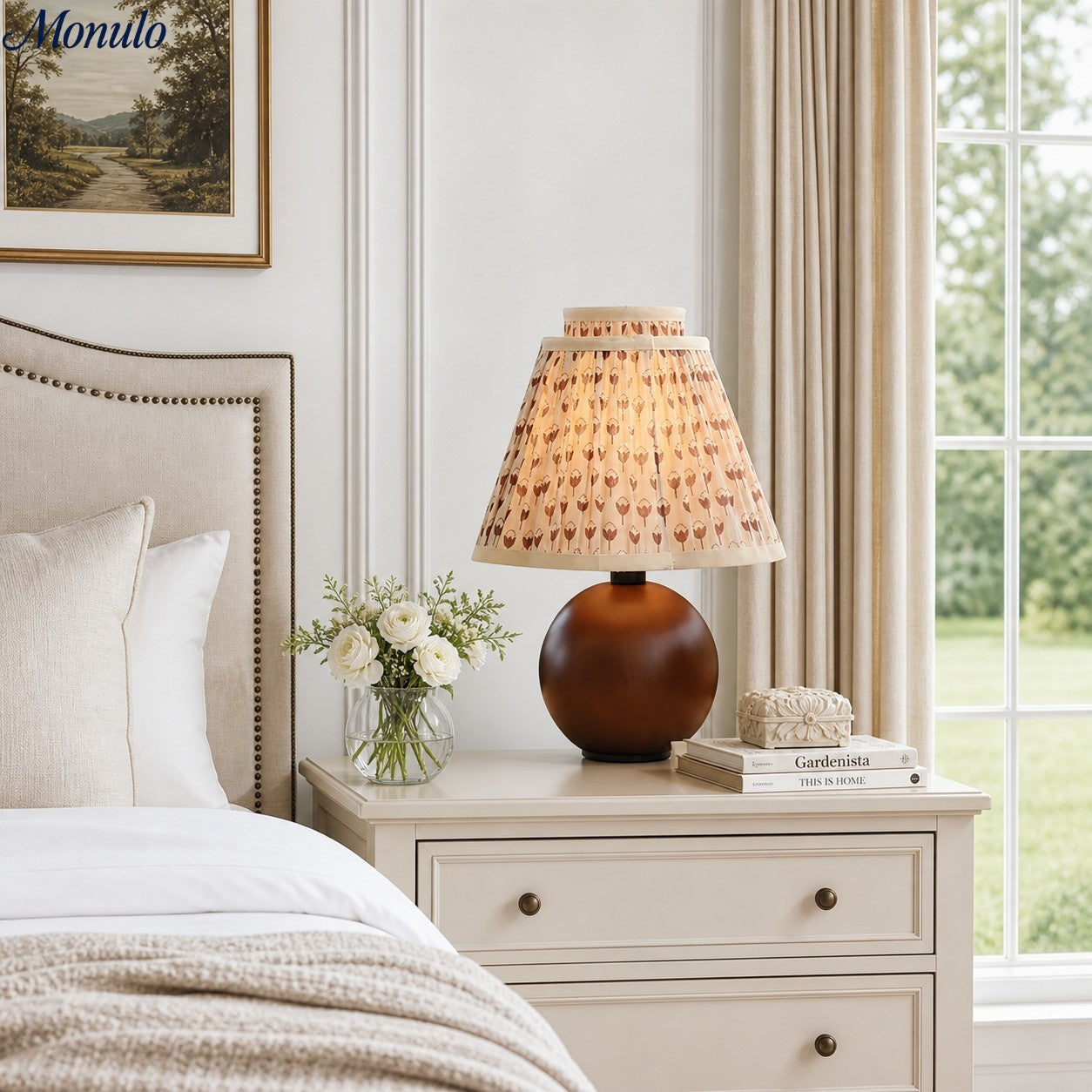 Solmire Blumen-Tischlampe - Plissierter Stoffschirm und Walnussholzfuß für Schlafzimmer und Leseecke | Souliia