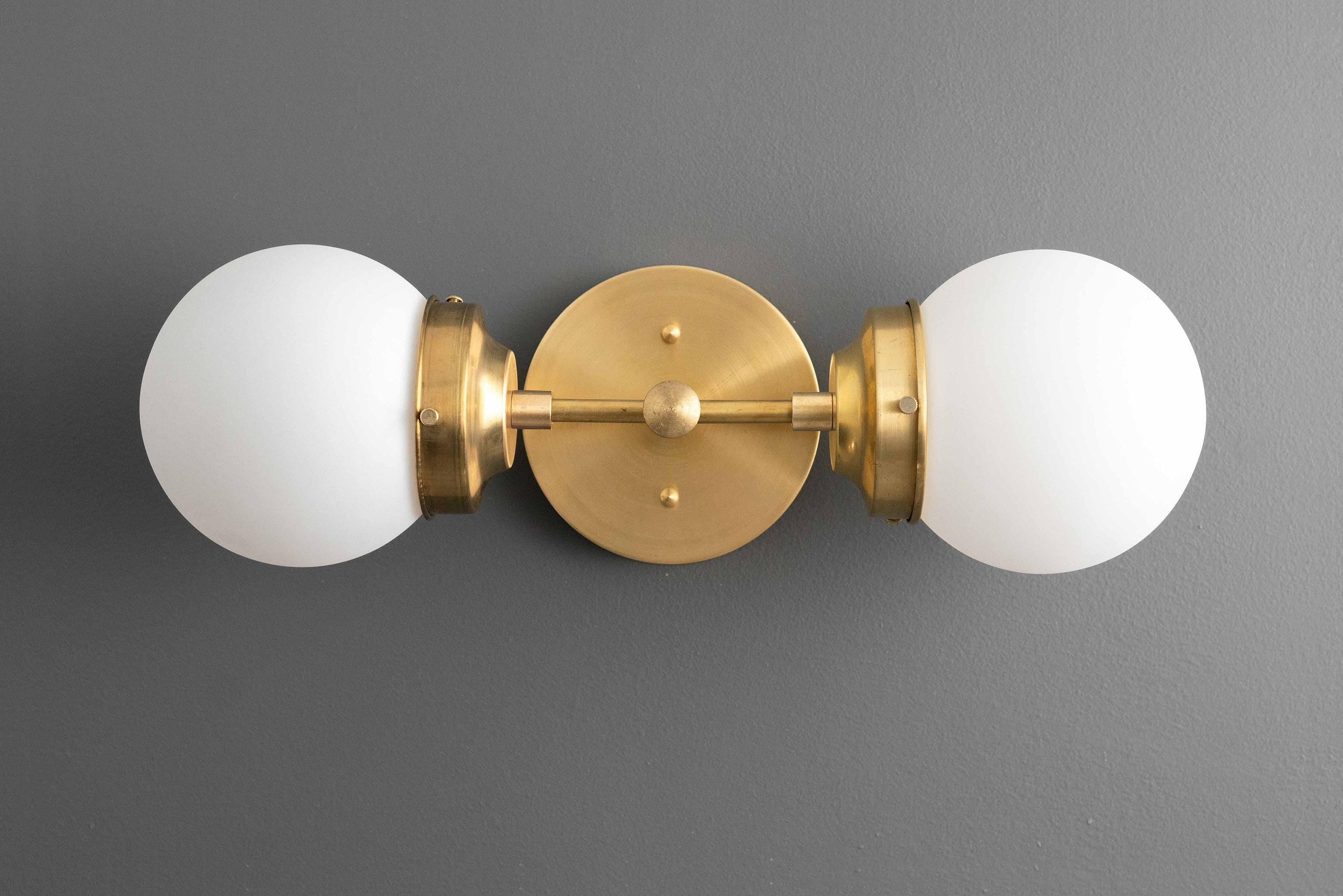 Lumio Globe moderne geometrische Wandleuchte – elegante Art-Deco-Waschtischleuchte für Gäste-WC oder Flur | Souliia