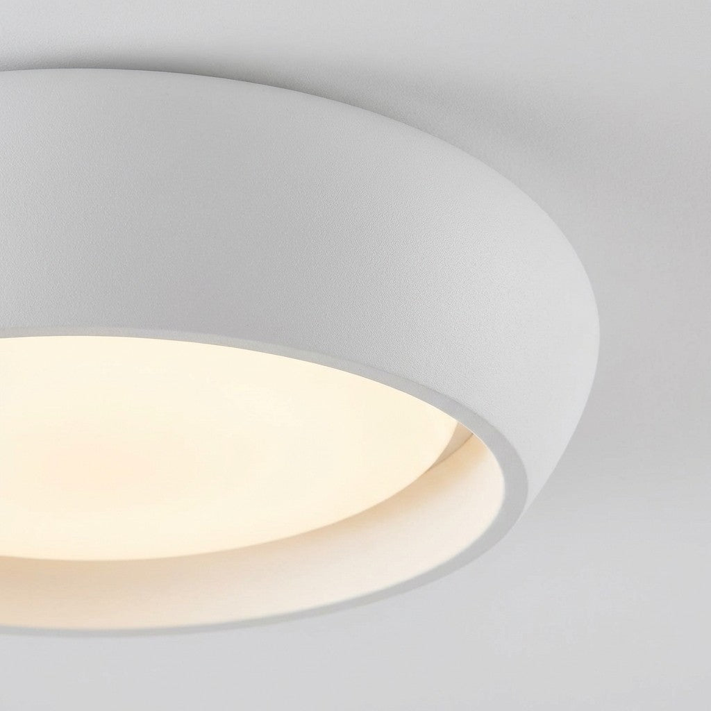 Plafonieră minimalistă din beton Monocem – lampă elegantă montată la nivelul tavanului pentru sufragerie | Souliia