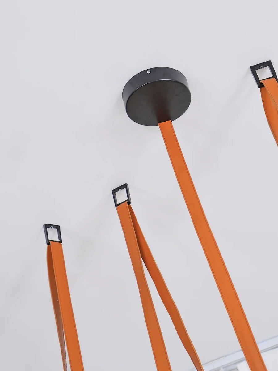 Lampada a sospensione modulare con design scultoreo a forma di cintura | Souliia