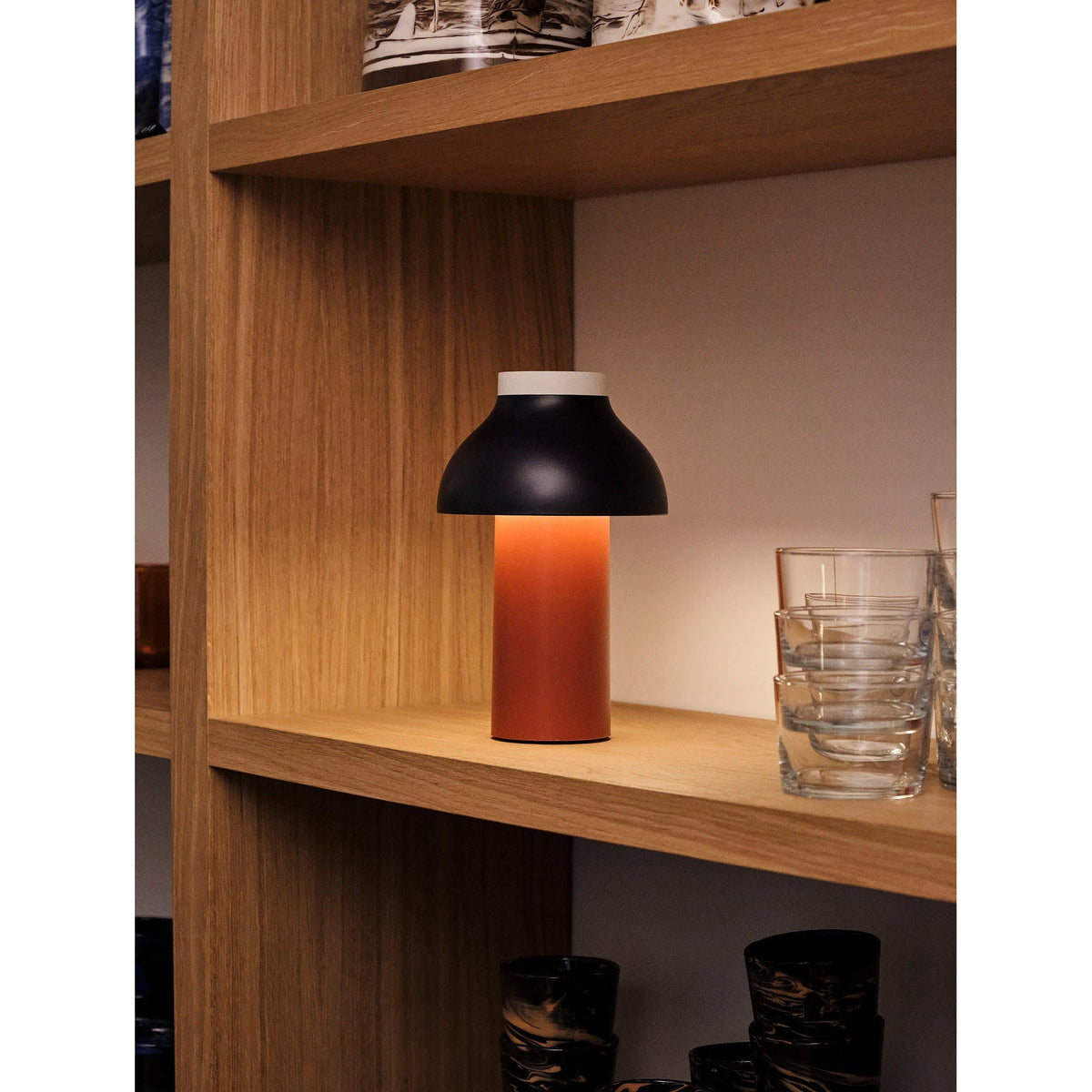 Moderní přenosná stolní lampa – minimalistické dobíjecí světlo pro použití v interiéru i exteriéru | Souliia