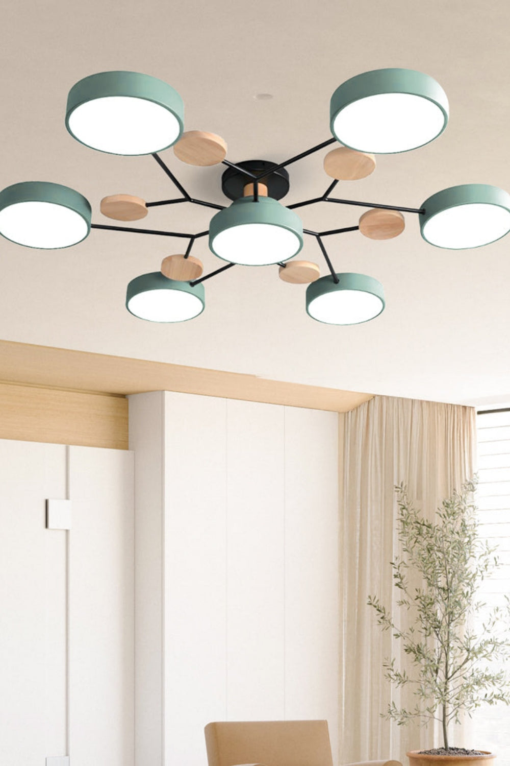 Loftlampe med flere hoveder, skiver og grene i Morandi-farver | Souliia