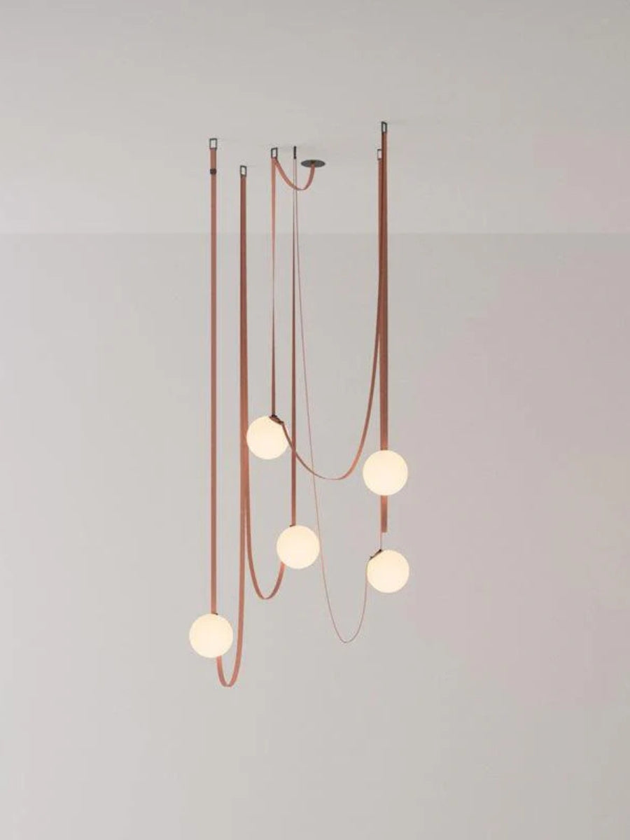 Lampada a sospensione modulare con design scultoreo a forma di cintura | Souliia