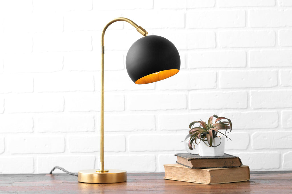 Ornato Luxe moderne dekorativ bordlampe – stilfuld belysning til hjemmet | Souliia