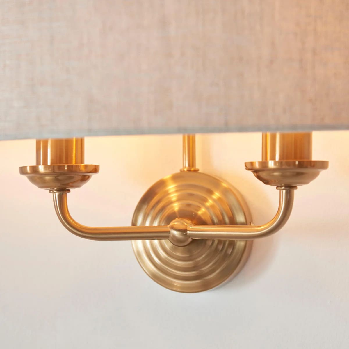 Tela elegante Wandleuchte mit Stoffschirm und feinem Metallrahmen für Wohnzimmer und Schlafzimmer | Souliia