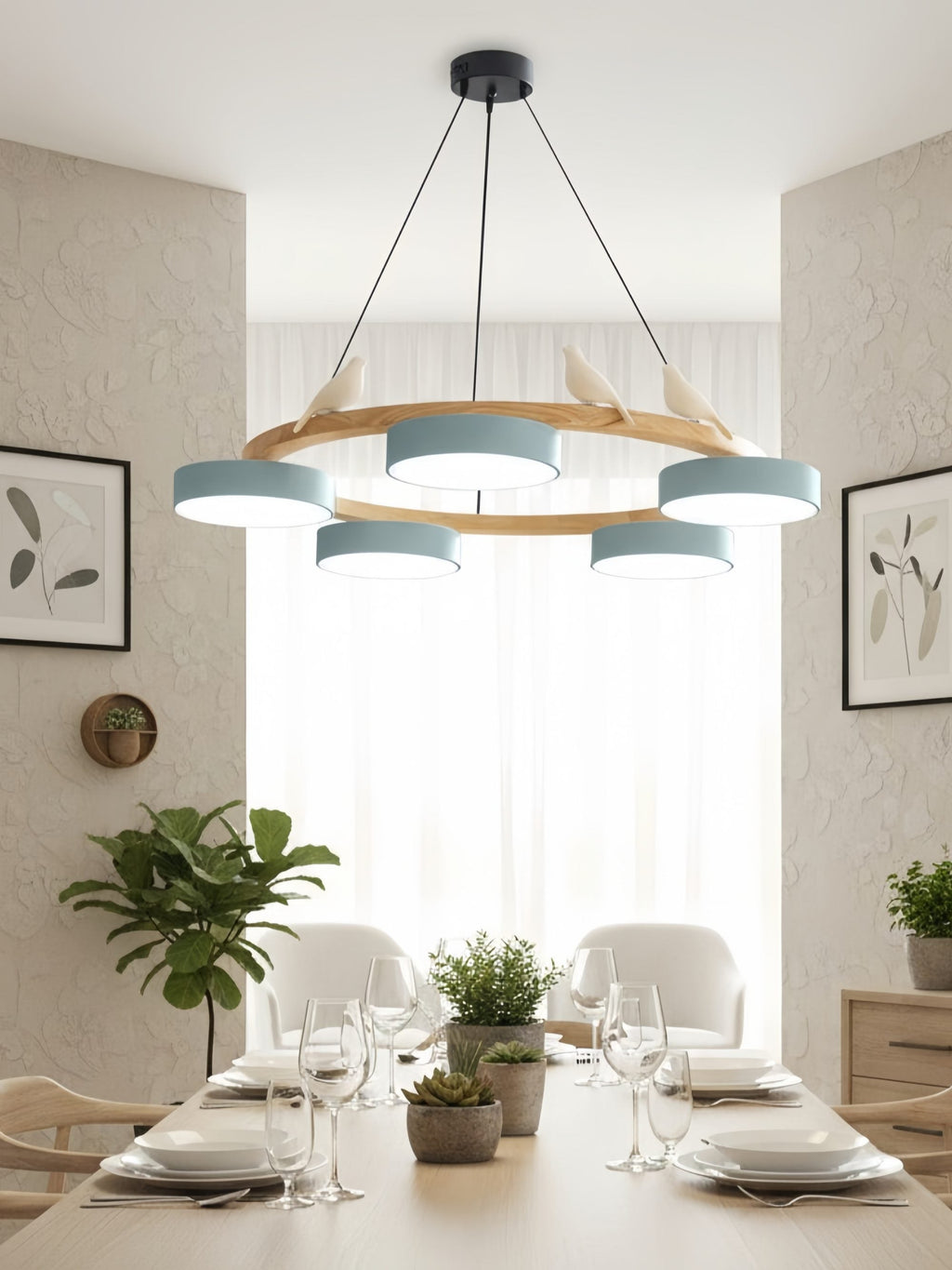 Moderne kreativ farverig lysekrone med cirkelformede fugle | Souliia