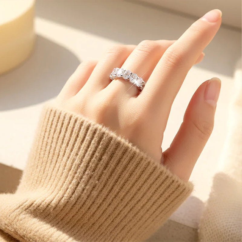 Transform Your Hand into a Stunning Eye-Catcher of Radiant Elegance - Souliia