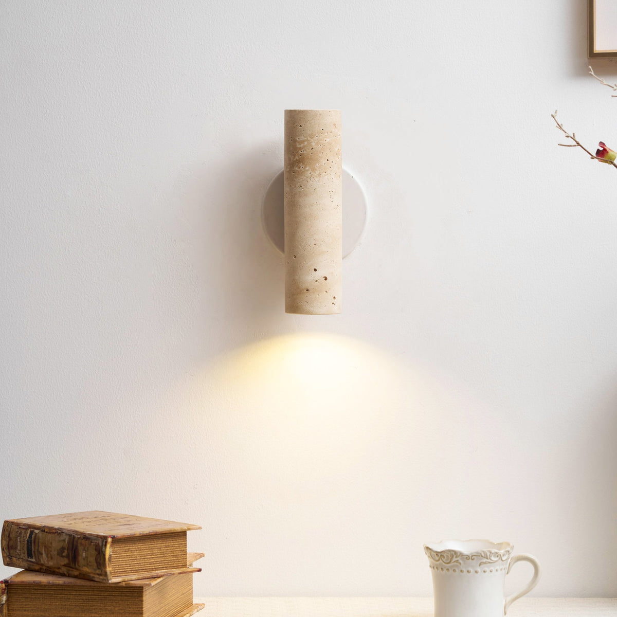 Moderne skulpturale Metallwandleuchte – Minimalistische Wandleuchte für Schlafzimmer, Wohnzimmer und Flur | Souliia