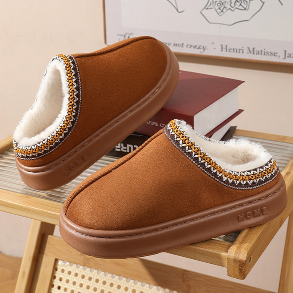 Fluffy hjemmesko med kunstpels og plateau — polstrede vinterslip-ons