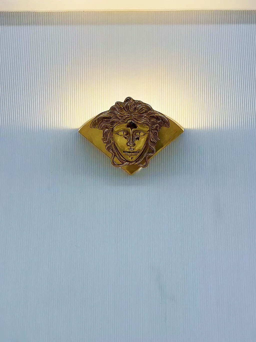 Sphinx Brass Wall Lamp | Souliia