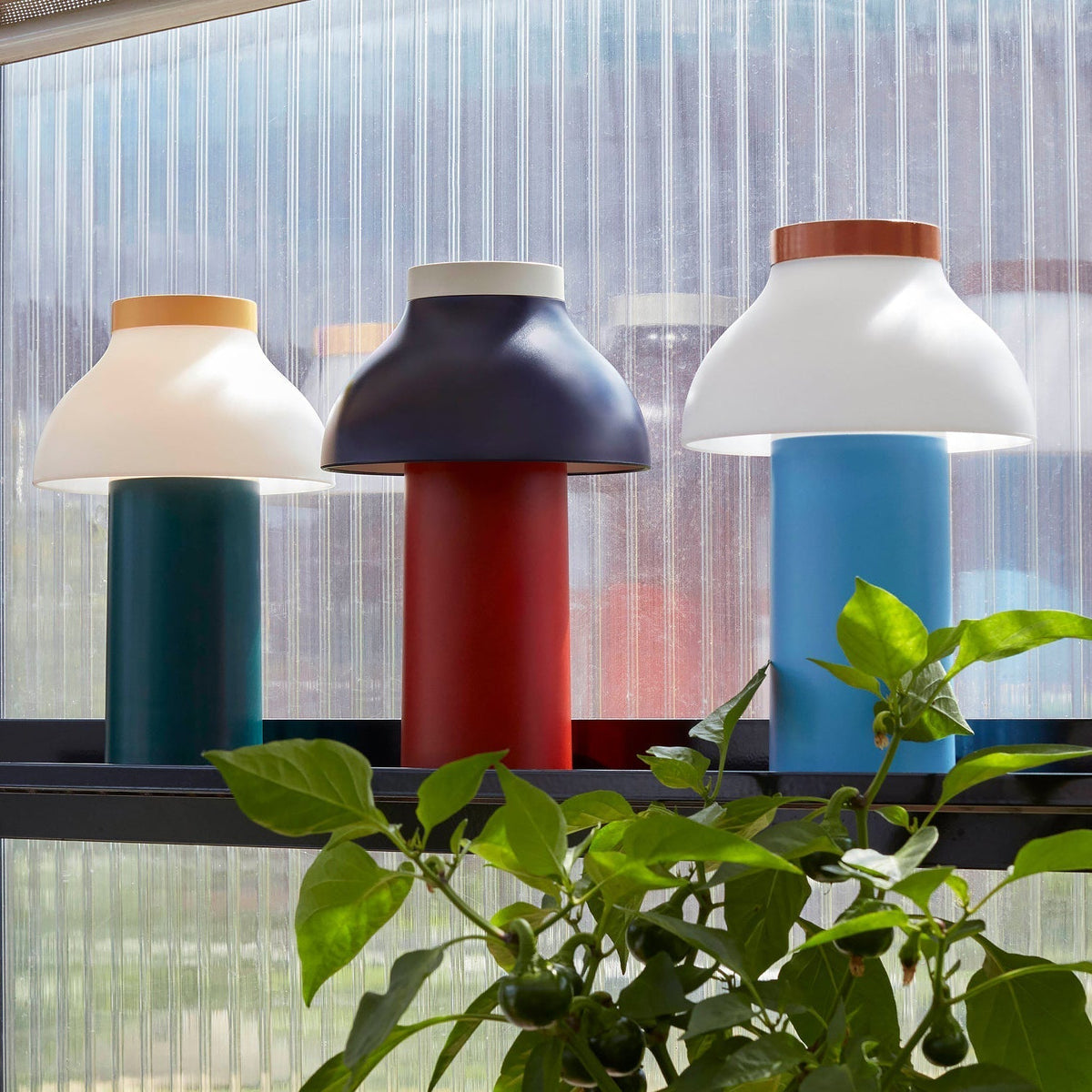 Moderní přenosná stolní lampa – minimalistické dobíjecí světlo pro použití v interiéru i exteriéru | Souliia