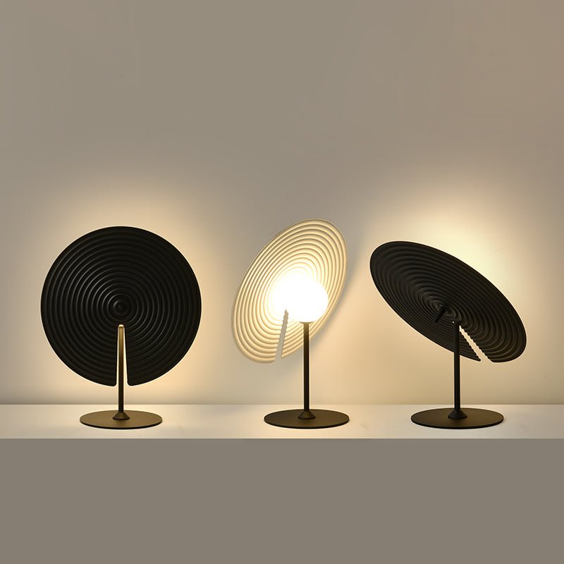 Moderne klassisk pladespiller-bordlampe M31 | Souliia