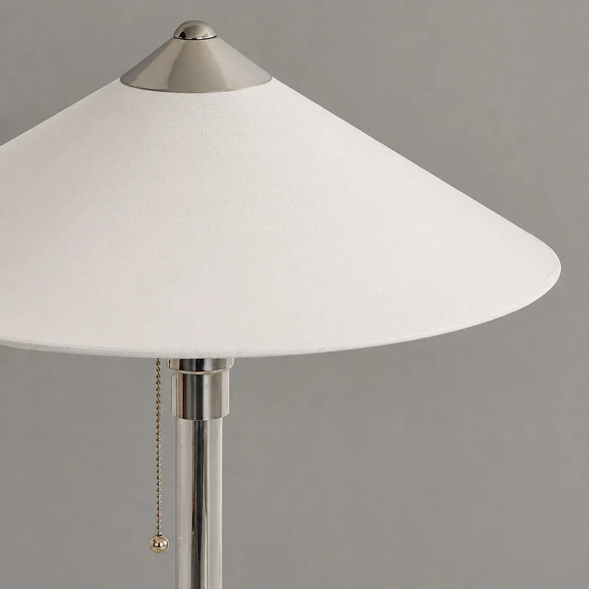 Minimalistisk bordlampe med snedækket bjergmotiv | Souliia