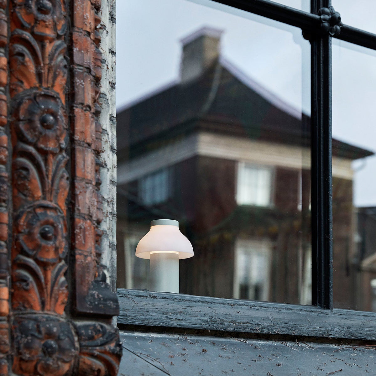 Moderní přenosná stolní lampa – minimalistické dobíjecí světlo pro použití v interiéru i exteriéru | Souliia