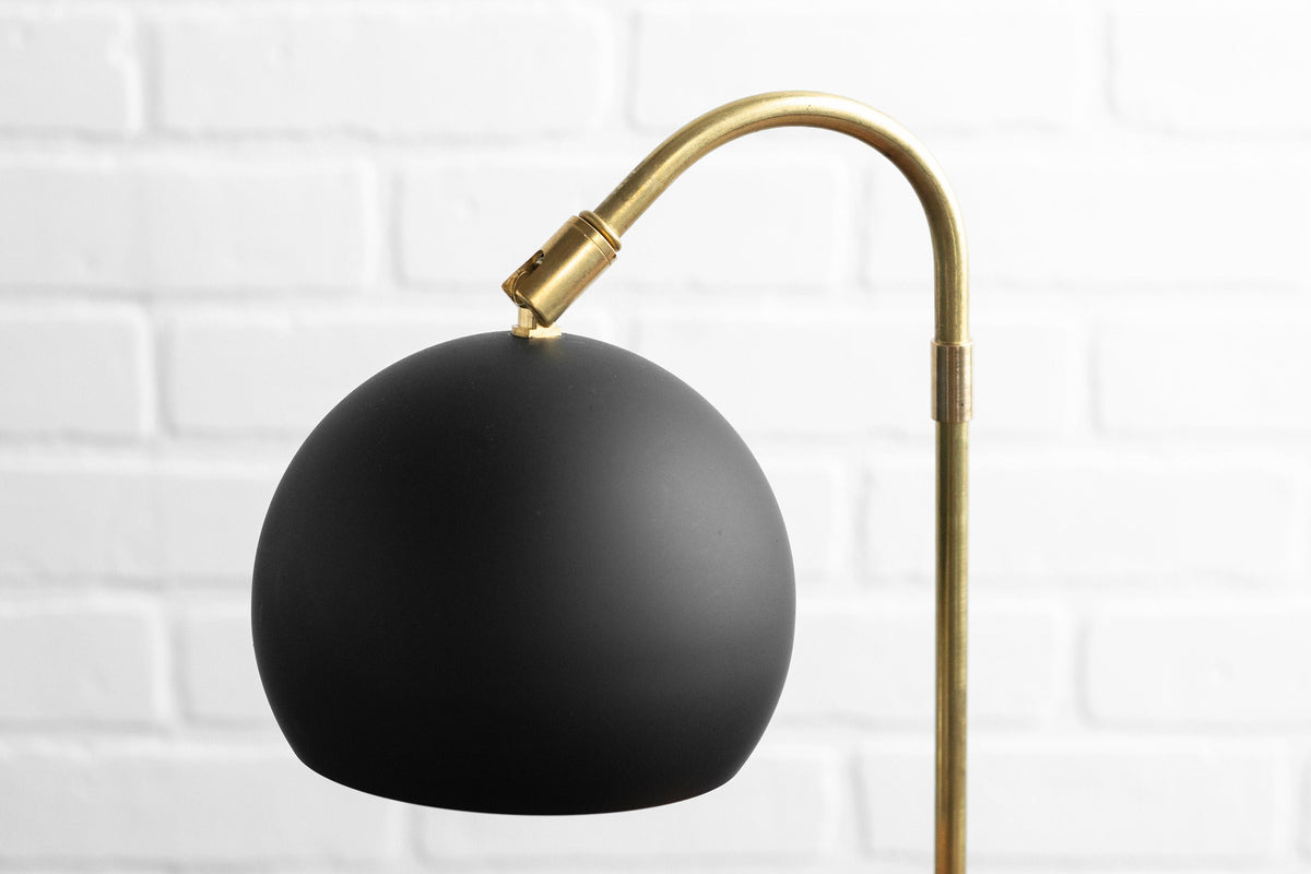 Ornato Luxe moderne dekorativ bordlampe – stilfuld belysning til hjemmet | Souliia