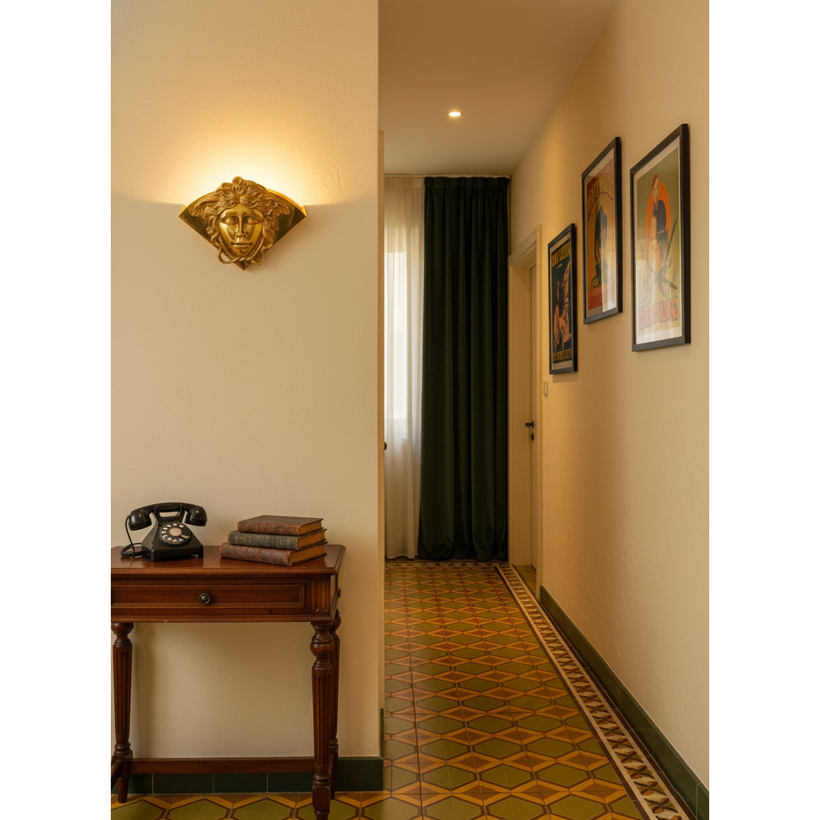 Sphinx Brass Wall Lamp | Souliia