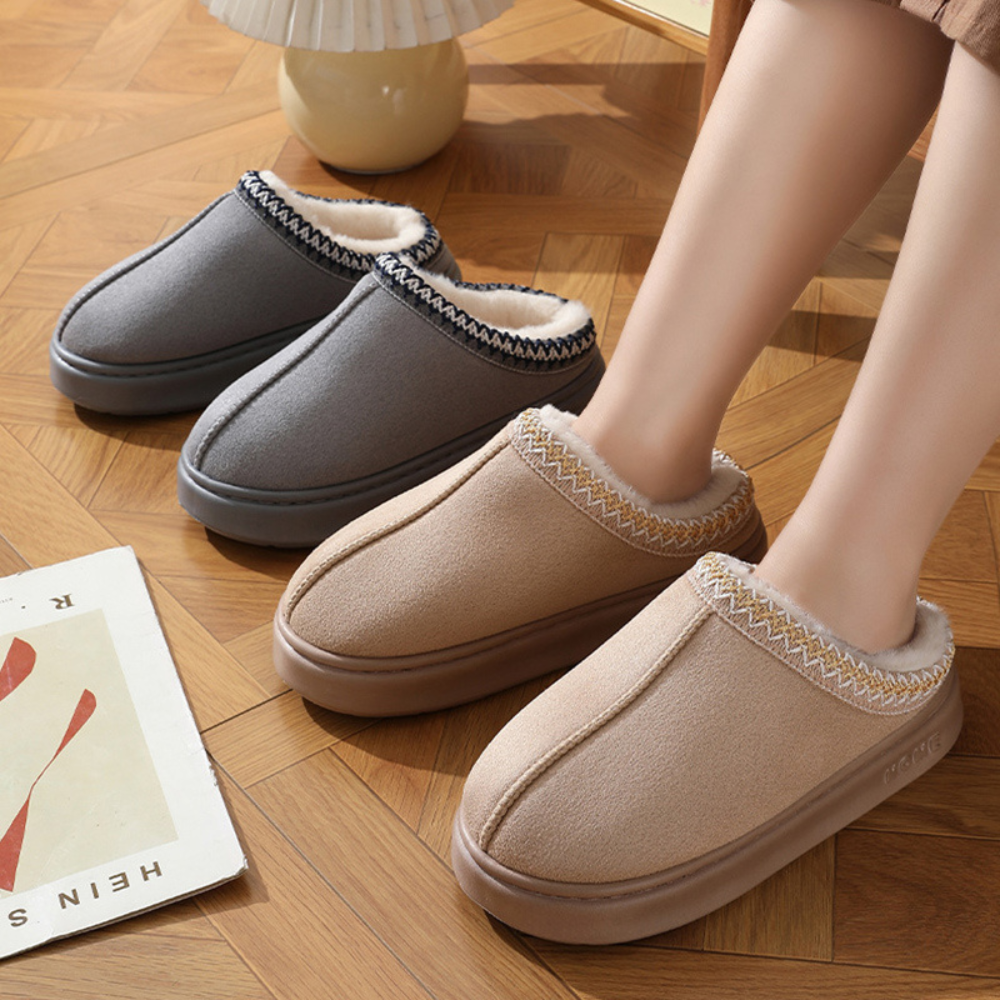 Fluffy hjemmesko med kunstpels og plateau — polstrede vinterslip-ons