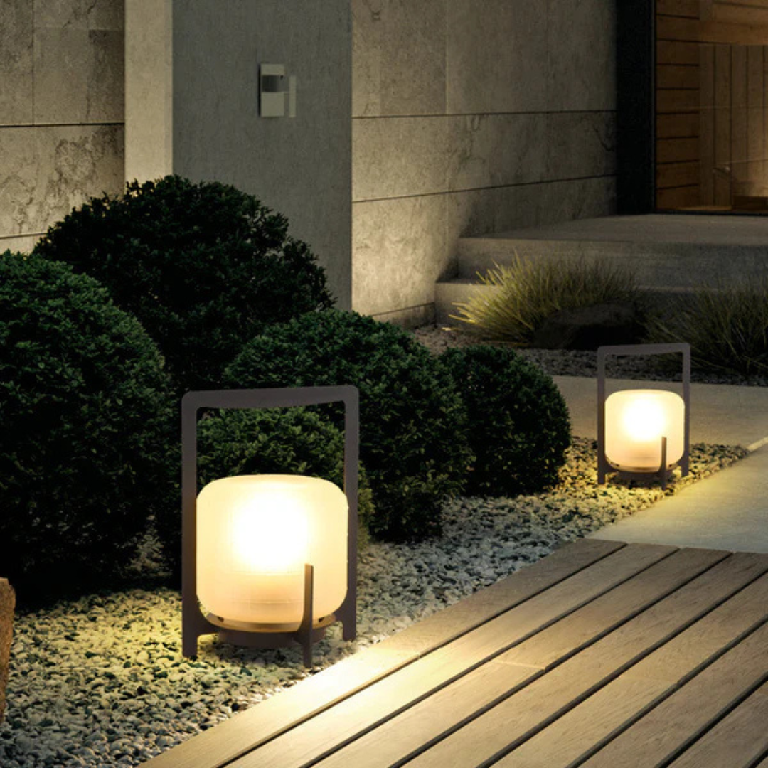 SunNova Solar Outdoor Light — 100% Solar Powered With Dusk Sensor