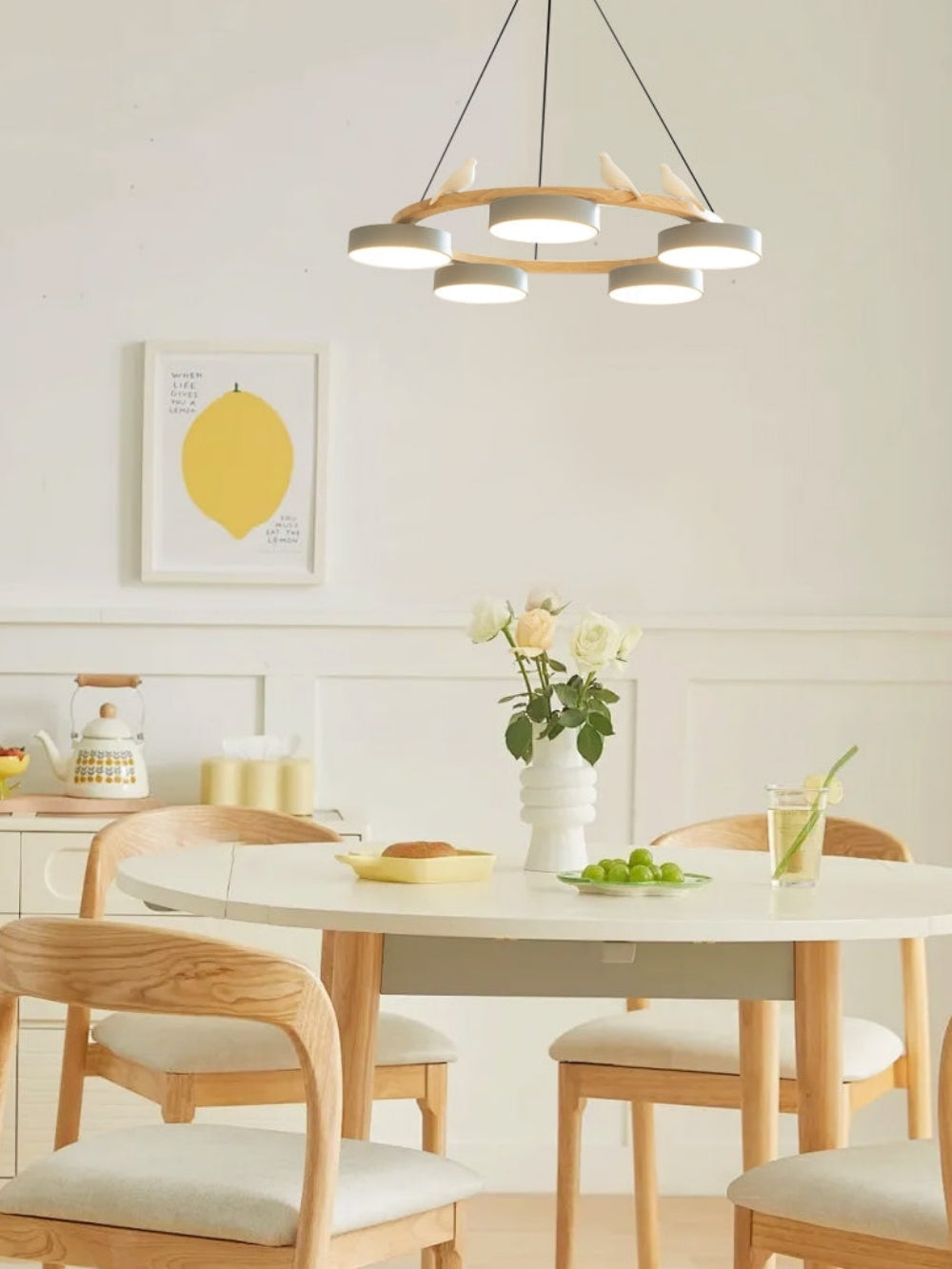 Moderne kreativ farverig lysekrone med cirkelformede fugle | Souliia