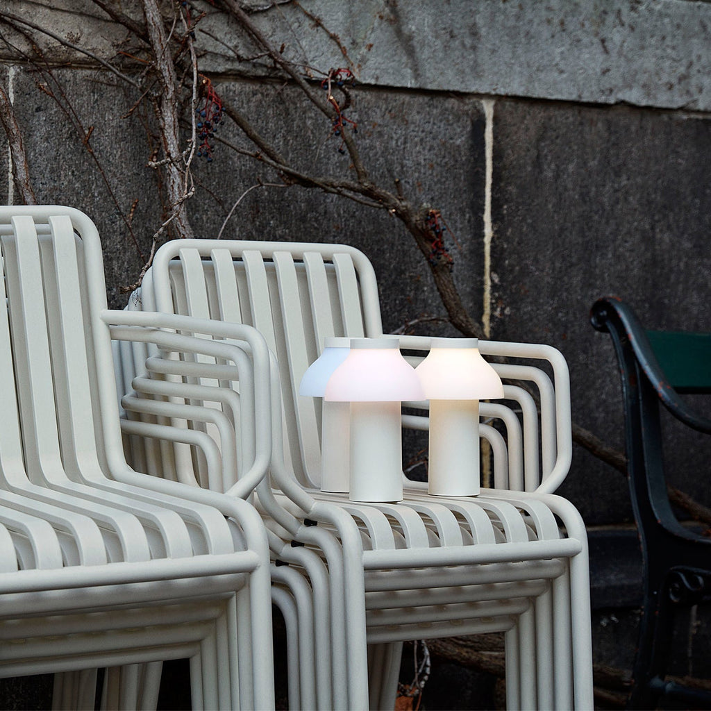 Moderní přenosná stolní lampa – minimalistické dobíjecí světlo pro použití v interiéru i exteriéru | Souliia