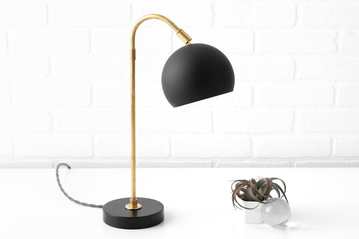 Ornato Luxe moderne dekorativ bordlampe – stilfuld belysning til hjemmet | Souliia