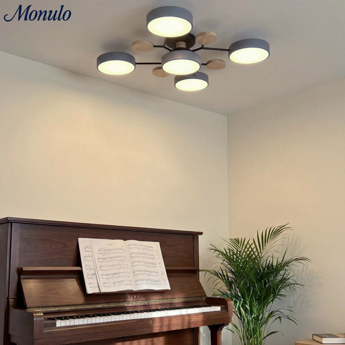 Loftlampe med flere hoveder, skiver og grene i Morandi-farver | Souliia