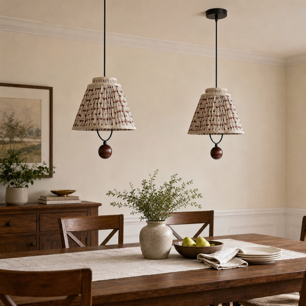 Solmire Stoff-Pendelleuchte - Blumenplissierter Schirm mit Holz- und Eisenakzenten für Esszimmer und Kücheninsel | Souliia