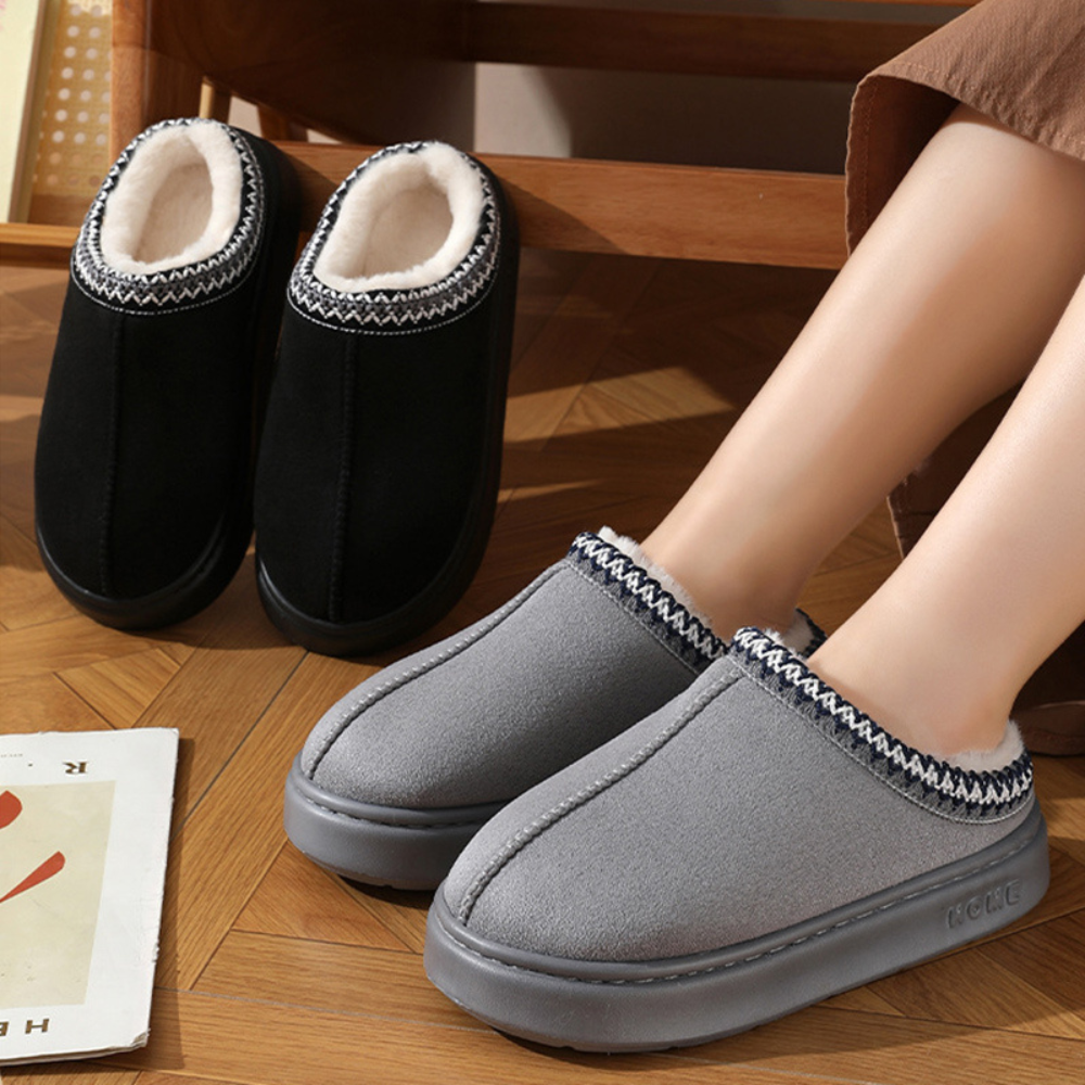 Fluffy hjemmesko med kunstpels og plateau — polstrede vinterslip-ons