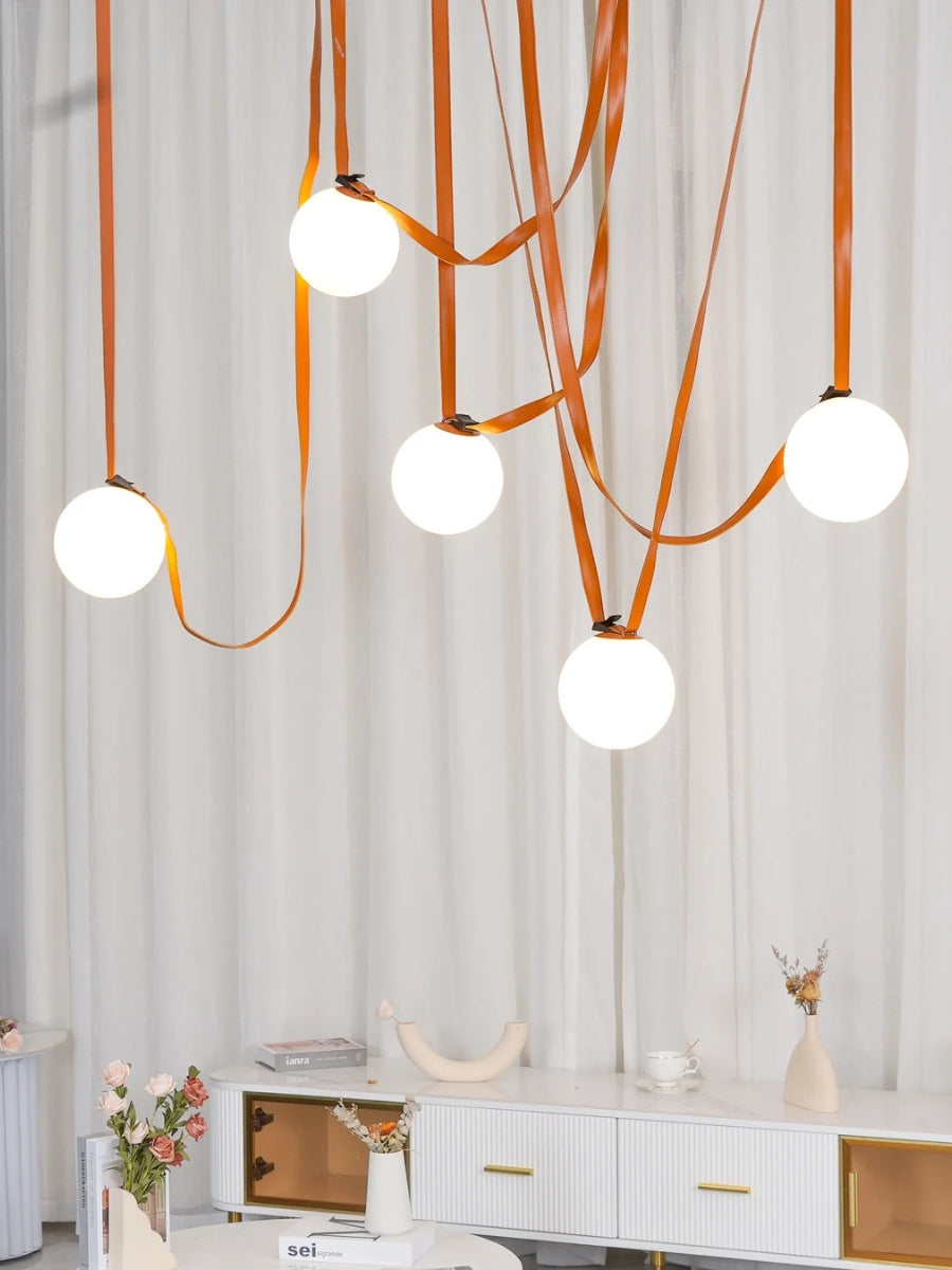 Lampada a sospensione modulare con design scultoreo a forma di cintura | Souliia