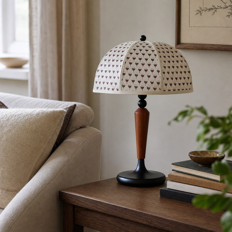Solmire Tischlampe - Französischer Vintage-Stoffkuppelschirm mit Holz- und Metallfuß für Schlafzimmer und Wohnzimmer | Souliia