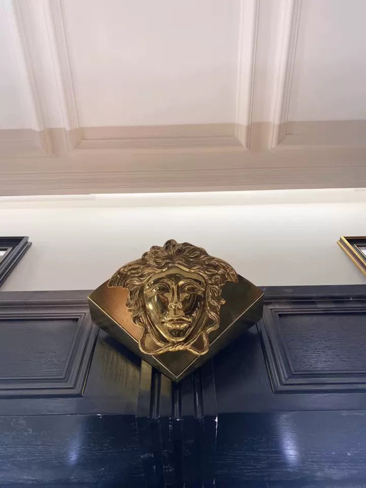 Sphinx Brass Wall Lamp | Souliia