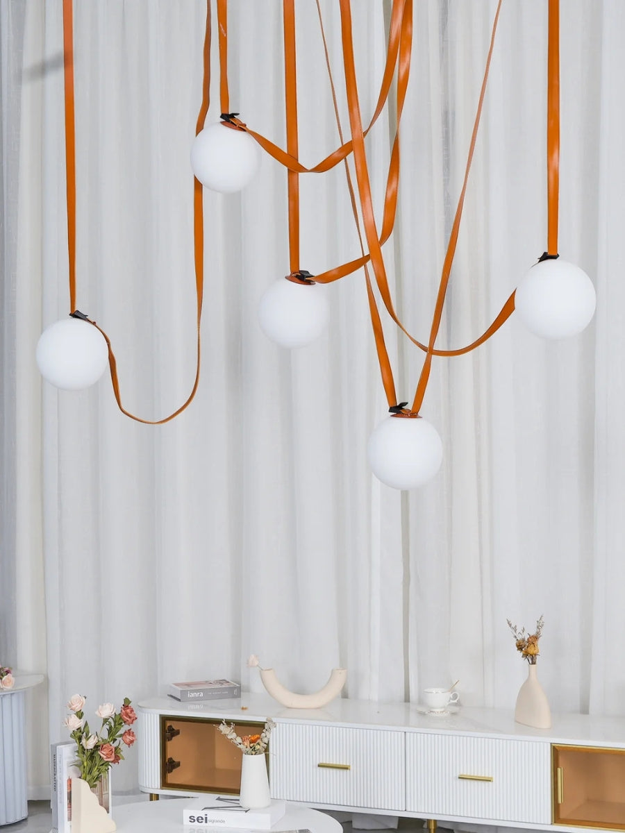 Lampada a sospensione modulare con design scultoreo a forma di cintura | Souliia
