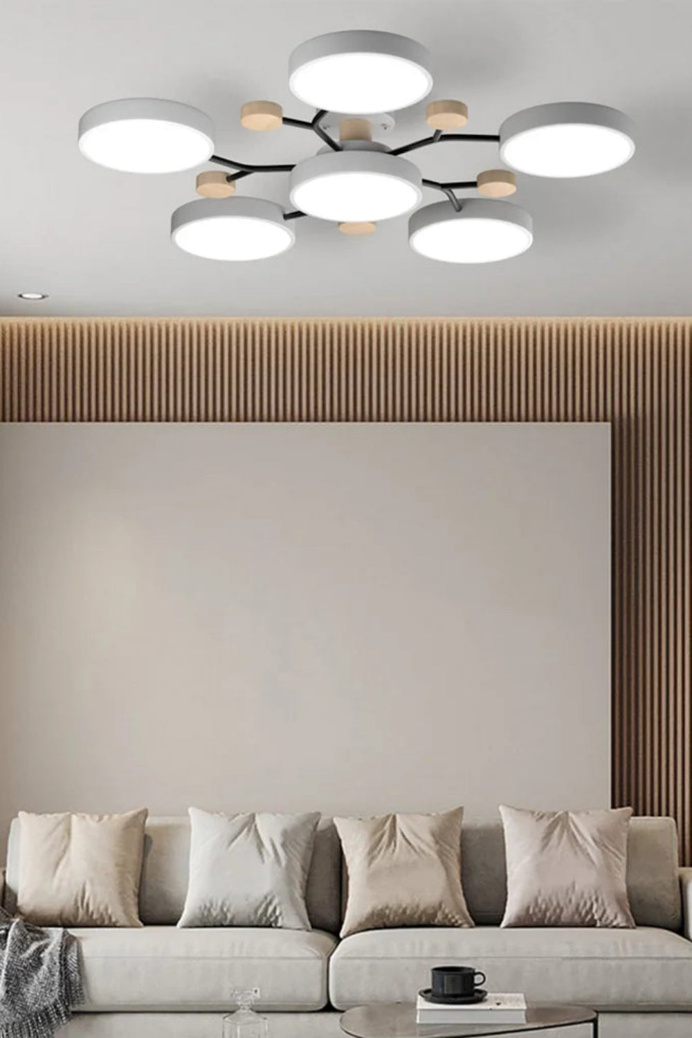 Loftlampe med flere hoveder, skiver og grene i Morandi-farver | Souliia