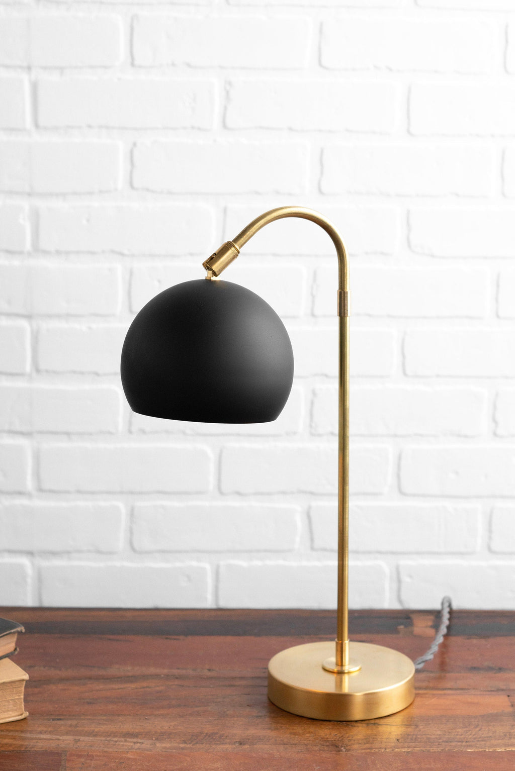 Ornato Luxe moderne dekorativ bordlampe – stilfuld belysning til hjemmet | Souliia
