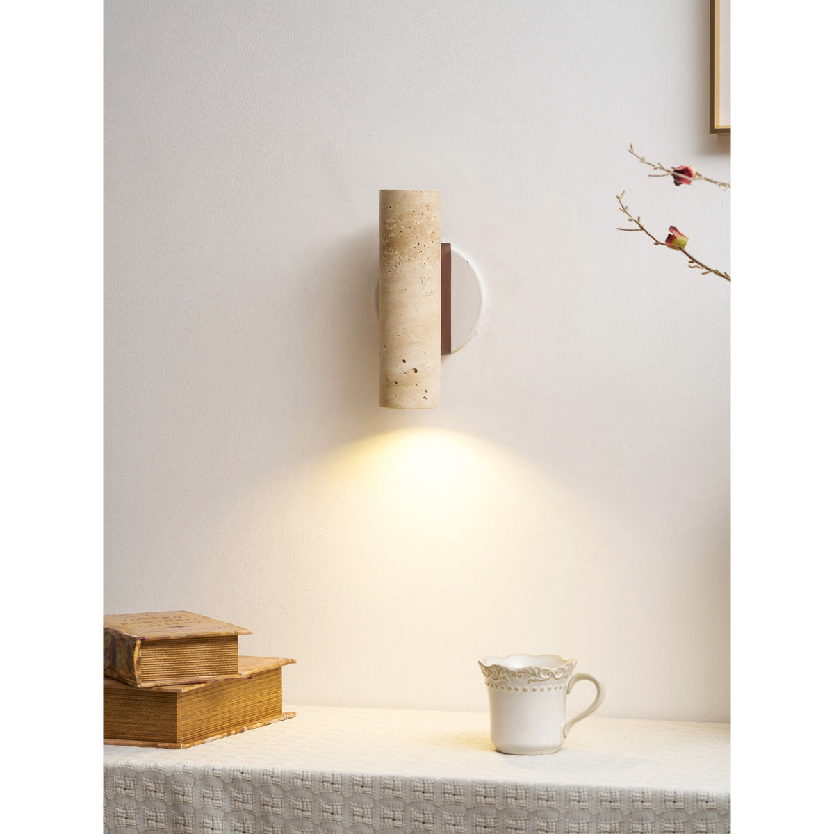 Moderne skulpturale Metallwandleuchte – Minimalistische Wandleuchte für Schlafzimmer, Wohnzimmer und Flur | Souliia