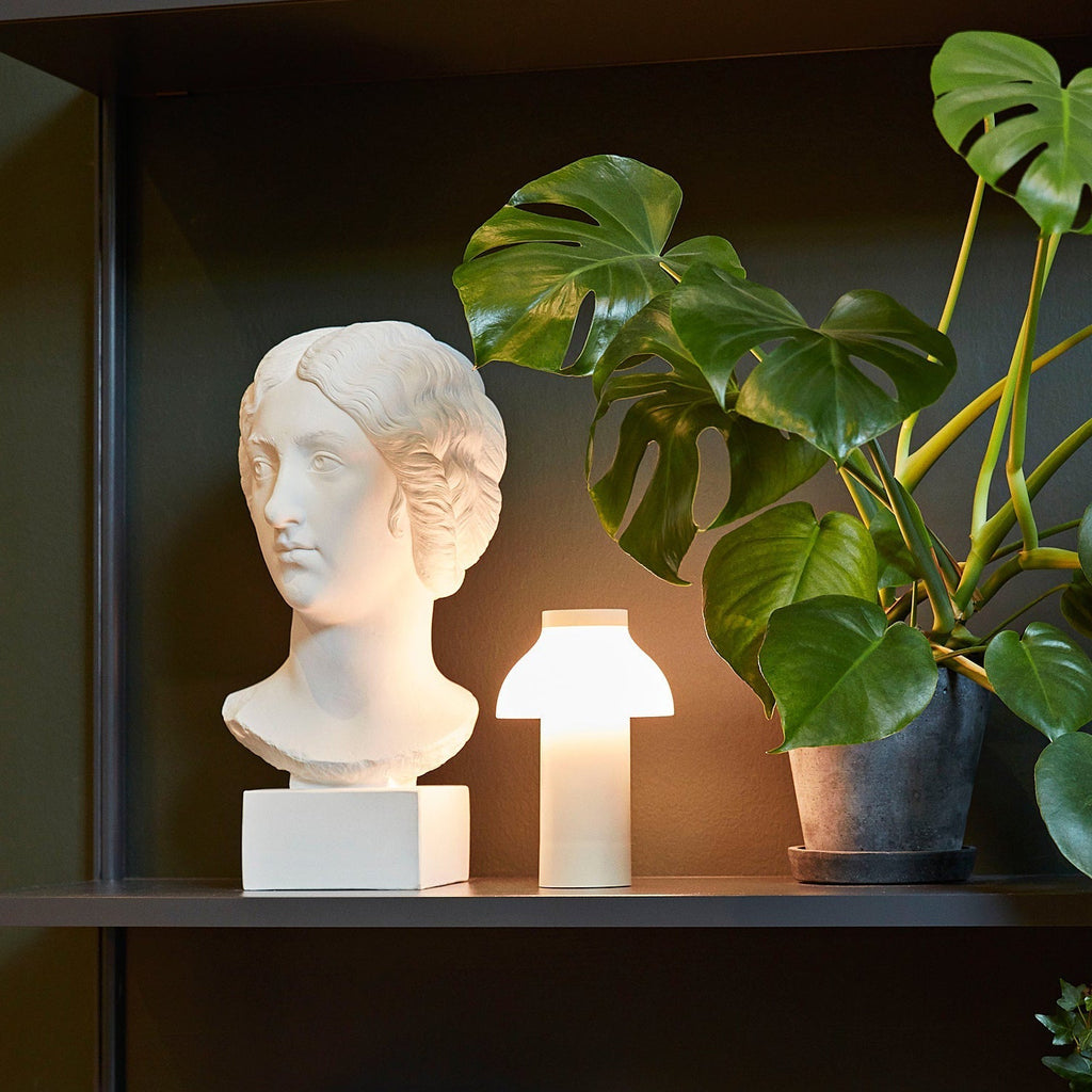 Moderní přenosná stolní lampa – minimalistické dobíjecí světlo pro použití v interiéru i exteriéru | Souliia